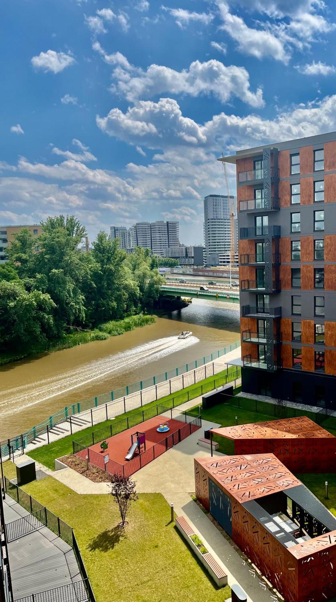 Jesionowe Apartamenty Nad Odra, Stare Miasto, Sauna W Jednym, Klimatyzacja , Garaz Podziemny 0 Zl, Odra River , Old Town, New Building, Air Conditioning, Sauna-One, Underground Garage Free Wroclaw Luaran gambar